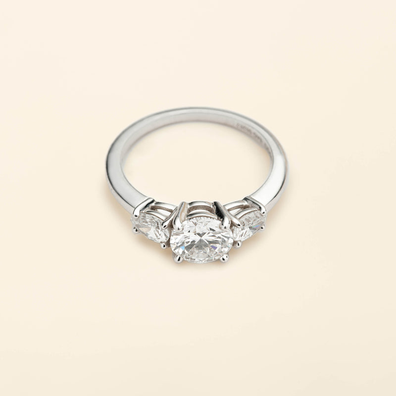 Triolet ring White gold